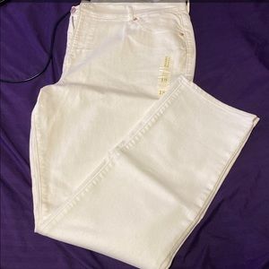 White straight leg jean